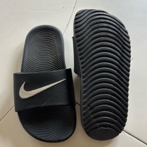 🍁💐Nike Black and White Kids Sandals